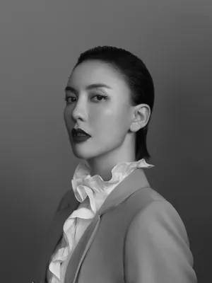吕佳容黑白质感写真图片_6