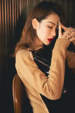 戚薇性感优雅写真图片