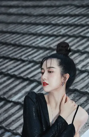 许龄月时尚百变杂志写真大片_2