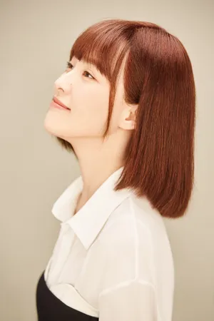 唐嫣清纯甜美短发写真图片_3