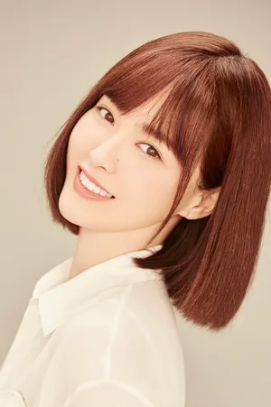 唐嫣清纯甜美短发写真图片_6