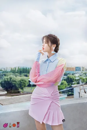 杨超越甜美糖果色写真图片_2