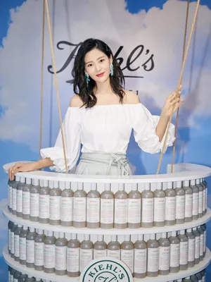王媛可纯白优雅活动图片