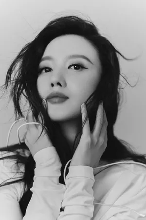 张萌时尚御姐黑白写真图片