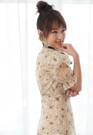 杨钰莹碎花蕾丝裙性感图片_2