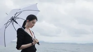 刘亦菲酷美西装写真图片