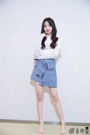 杨超越甜美代言活动图片
