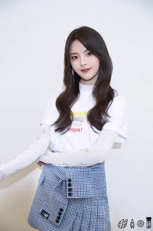 杨超越甜美代言活动图片_2