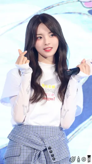 杨超越甜美代言活动图片_4