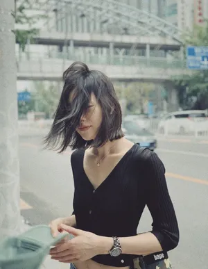 刘雯利落私服街拍照图片_1