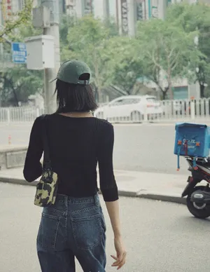 刘雯利落私服街拍照图片_2