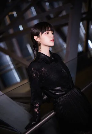 欧阳娜娜黑色潮服性感图片