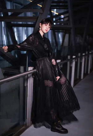 欧阳娜娜黑色潮服性感图片_3