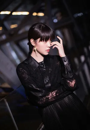 欧阳娜娜黑色潮服性感图片_5