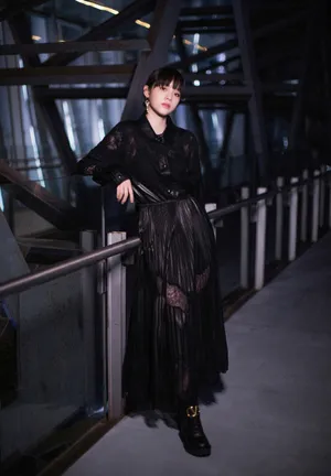 欧阳娜娜黑色潮服性感图片_6