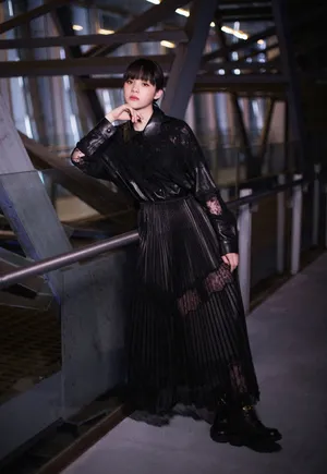 欧阳娜娜黑色潮服性感图片_8