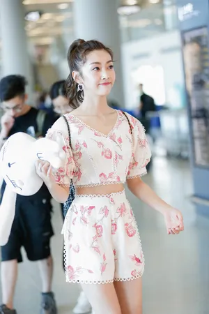 宣璐甜美可爱机场照图片