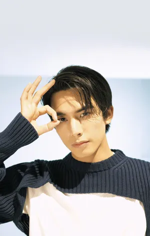 宋威龙文艺帅气写真大片_5