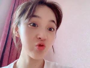 张佳宁清新甜美自拍图片