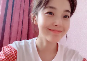 张佳宁清新甜美自拍图片_3