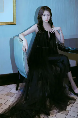 关晓彤黑色纱裙性感写真图片_6