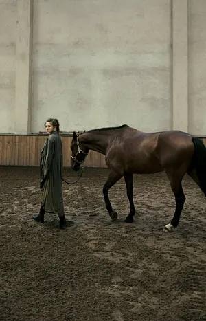 热依扎率性时髦写真图片_4