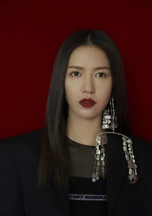 谭维维巨星耳坠性感写真图片_5