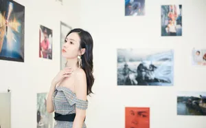 郑合惠子性感光影写真图片