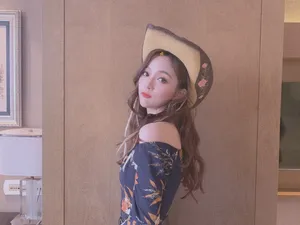 吴宣仪微博九宫格美照图片_1