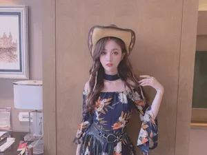 吴宣仪微博九宫格美照图片_3