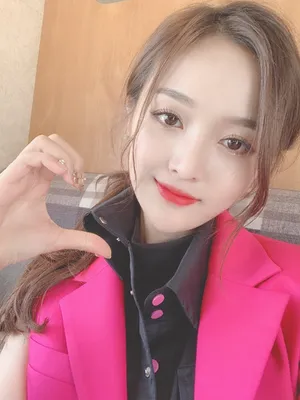 吴宣仪微博九宫格美照图片_5