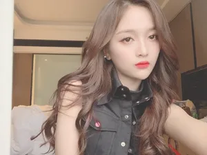 吴宣仪微博九宫格美照图片_6