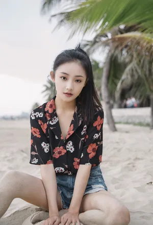 吴佳怡休闲文艺海边写真图片