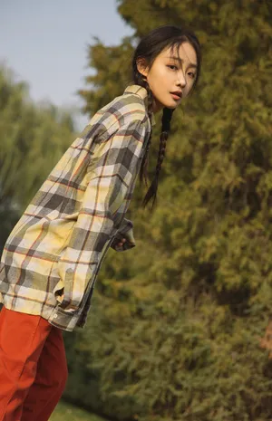 吴佳怡格子衬衫文艺写真图片_2