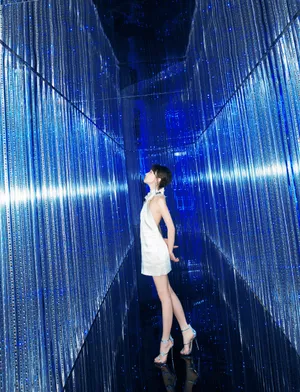 周冬雨性感品牌活动写真图片_11