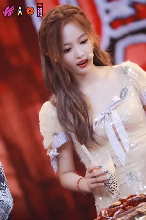 吴宣仪天天向上甜美剧照图片_3