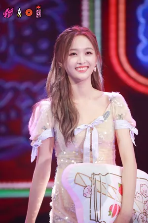 吴宣仪天天向上甜美剧照图片_5