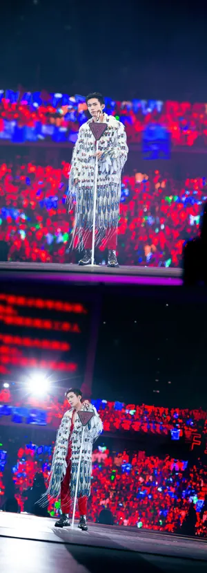 易烊千玺六周年演唱会帅气图片_3