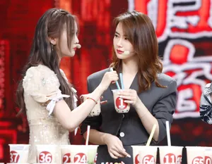 戚薇吴宣仪天天向上甜美图片_8