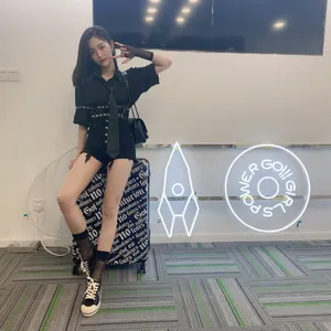 吴宣仪性感气质自拍照图片_7