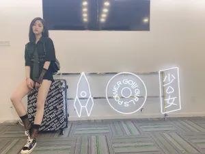 吴宣仪性感气质自拍照图片_8