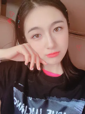 李兰迪靓丽自拍照图片