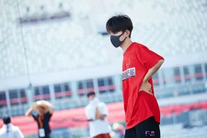 易烊千玺六周年演唱会花絮照图片_3