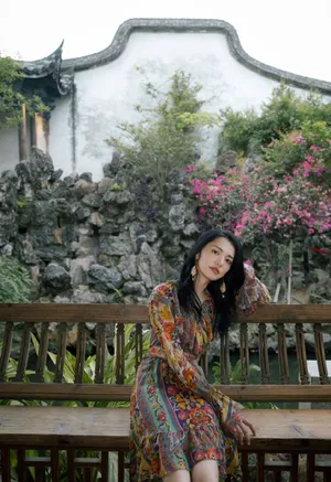 姚晨慵懒古巷写真图片_4