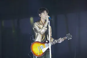王俊凯六周年演唱会帅气图片_4