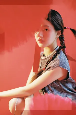 赵露思甜美时髦杂志写真图片_8