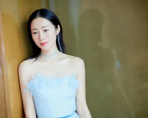 江一燕蓝色蛋糕裙气质性感图片_2