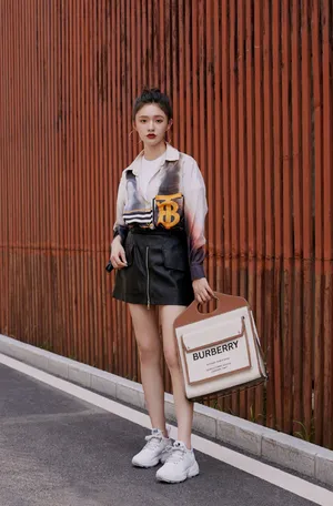 林允时尚随性街拍图片_8