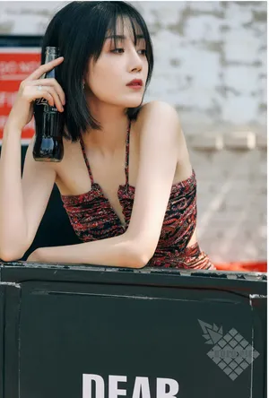 李溪芮清新活力街拍图片_3