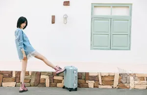 李溪芮清新活力街拍图片_7